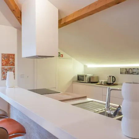Tomas Loft